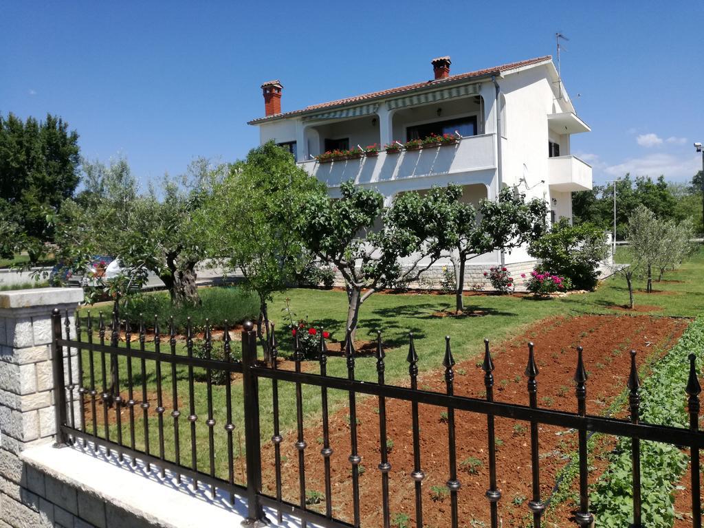 Apartment Vesna Veleniki Екстериор снимка