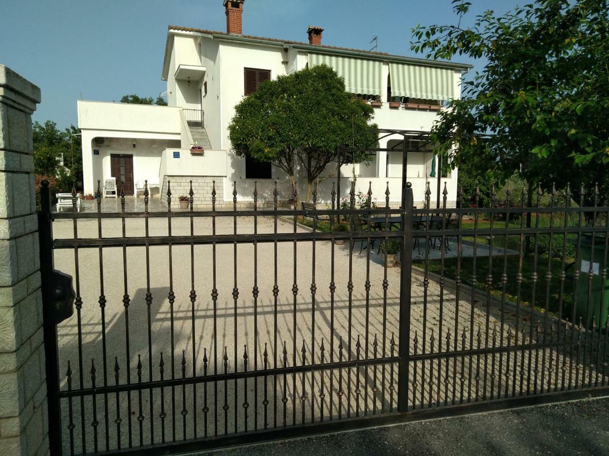 Apartment Vesna Veleniki Екстериор снимка