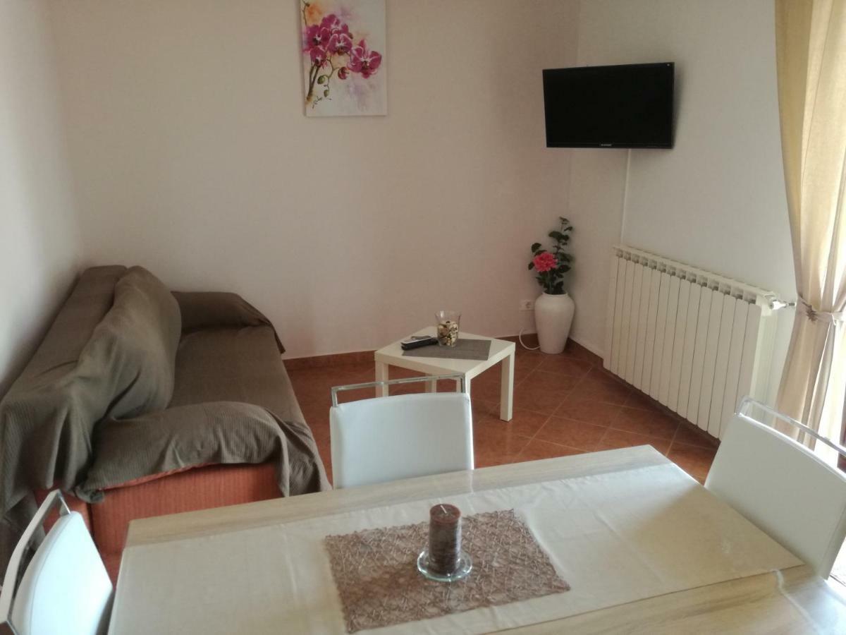 Apartment Vesna Veleniki Екстериор снимка